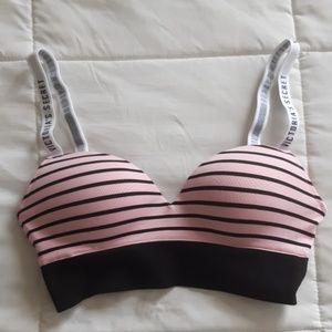 NWOT Victoria's Secret Wireless Push Up Bra